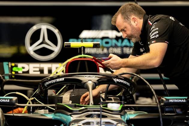 BUDAPEST - Engineers work on Lewis Hamilton s (Mercedes) car at the Hungaroring Circuit in the run-up to the Hungarian Grand Prix. ANP SANDER KONING xVIxANPxSportx xxANPxIVx 503710430 originalFilename: 503710430.jpg