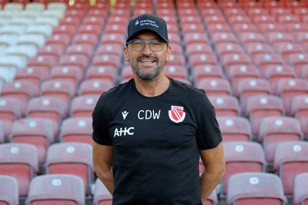 Claus-Dieter Wollitz (Chef-Trainer); FC Energie Cottbus; 3. Liga, Porträttermin 2024 2025 FC Energie Cottbus, 3. Liga, Porträttermin 2024 2025