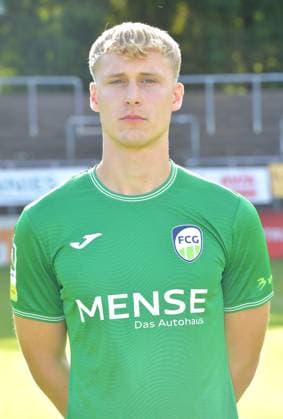 27.07.2024, GER, Fussball, Regionalliga West, Saison 2024 2025, Ohlendorfstadion im Heidewald, Gütersloh FC Gütersloh Fototermin 2024 2025 Leo Weichert (FC Gütersloh), Aktion, Einzelbild, Hoch, Portrait