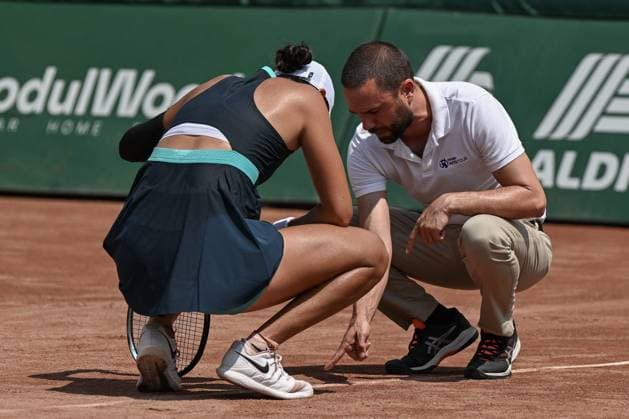 International Tennis match - WTA, Tennis Damen Hungarian Grand Prix - Round of 16 and Quarter finals Xiyu Wang (CHN) checking where hit the ball with the chair umpire during the round 16 match vs. Rebecca Sramkova (SVK) at the WTA250 Hungarian Gran Prix Tennis on 18th July 2024 at Romai Teniszakademia, Budapest, Hungary Hungary Hungary  Copyright: xIPAxSport ABACAx