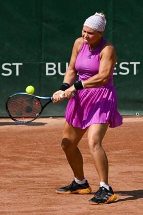 Hungary: Diana Shnaider during the round 16 match vs. Ekaterina Makarova at the WTA250 Hungarian Gran Prix Tennis on 18th July 2024 at Romai Teniszakademia, Budapest, Hungary International Tennis match - WTA, Tennis Damen Hungarian Grand Prix - Round of 16 and Quarter finals  - ZUMAp169 20240718_zsa_p169_121 Copyright: xVincenzoxOrlando IPAxSportx