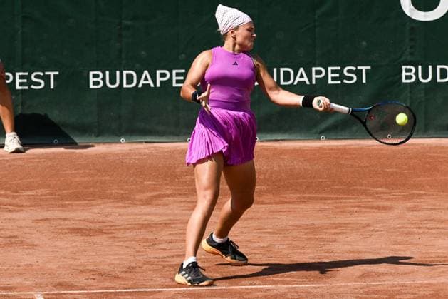 Hungary: Diana Shnaider during the round 16 match vs. Ekaterina Makarova at the WTA250 Hungarian Gran Prix Tennis on 18th July 2024 at Romai Teniszakademia, Budapest, Hungary International Tennis match - WTA, Tennis Damen Hungarian Grand Prix - Round of 16 and Quarter finals  - ZUMAp169 20240718_zsa_p169_135 Copyright: xVincenzoxOrlando IPAxSportx