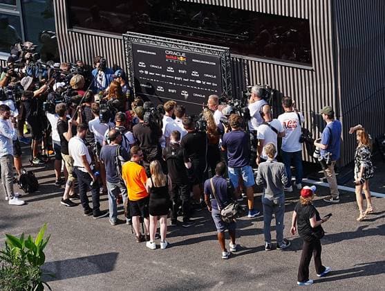 18.07.2024, Hungaroring, Budapest, FORMULA 1 HUNGARIAN GRAND PRIX 2024 , im Bild Sergio Perez (MEX), Oracle Red Bull Racing im Interview mit den Internationalen Medien. Defodi-506_20240718_hbr_1525