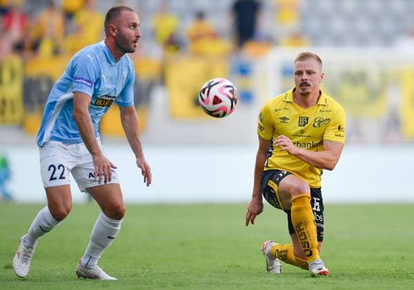 Fußball, EL Quali, Paphos FC - IF Elfsborg 240718 Muamer Tankovic of Pafos and Per Frick of Elfsborg during the UEFA Europa League qualification match between Pafos and Elfsborg on July 18, 2024 in Limassol. Photo: Alex Nicodim BILDBYRAN COP 282 AN0007 fotboll football soccer fotball uefa europa league pafos elfsborg bbeng Copyright: ALEXxNICODIM BB240718BB605