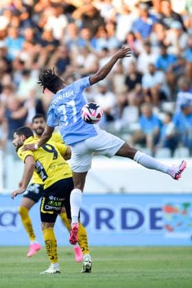 Fußball, EL Quali, Paphos FC - IF Elfsborg 240718 Arber Zeneli of Elfsborg and Joao Correia of Pafos during the UEFA Europa League qualification match between Pafos and Elfsborg on July 18, 2024 in Limassol. Photo: Alex Nicodim BILDBYRAN COP 282 AN0007 fotboll football soccer fotball uefa europa league pafos elfsborg bbeng Copyright: ALEXxNICODIM BB240718BB617