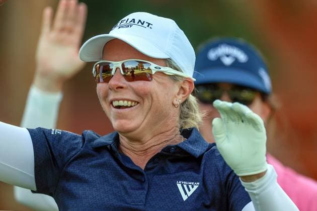 DANA Open SYLVANIA, OHIO - JULY 18: Alena Sharp of Canada celebrates her hole on one from the 14th tee during first round of the Dana Open golf tournament at Highland Meadows Golf Club in Sylvania, Ohio USA, on Thursday, July 18, 2024. Sylvania Ohio United States  Copyright: xAmyxLemusx originalFilename:lemus-danaopen240718_npMPx.jpg