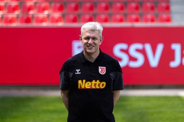 18.07.2024, Fussball, GER, Saison 2024 2025, 2.Liga,Pressetermin, SSV Jahn Regensburg Bernd Meyer; SSV Jahn Regensburg, 2. BL, Porträttermin 2024 2025 DFL REGULATIONS PROHIBIT ANY USE OF PHOTOGRAPHS AS IMAGE SEQUENCES AND OR QUASI-VIDEO. Regensburg Bayern Deutschland Jahnstadion Regensburg