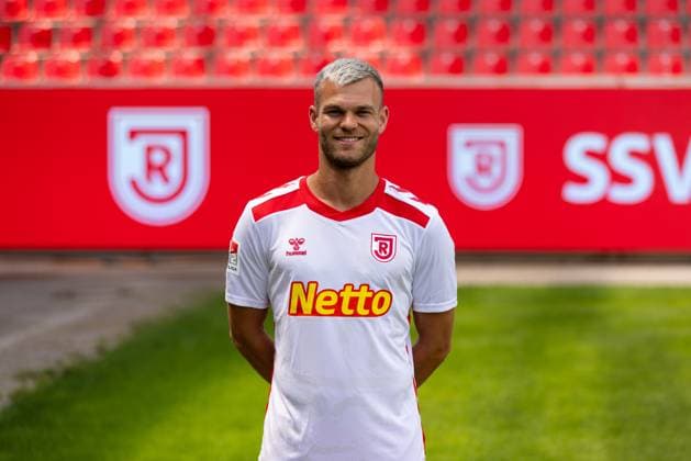 18.07.2024, Fussball, GER, Saison 2024 2025, 2.Liga,Pressetermin, SSV Jahn Regensburg Benedikt Saller; SSV Jahn Regensburg, 2. BL, Porträttermin 2024 2025 DFL REGULATIONS PROHIBIT ANY USE OF PHOTOGRAPHS AS IMAGE SEQUENCES AND OR QUASI-VIDEO. Regensburg Bayern Deutschland Jahnstadion Regensburg