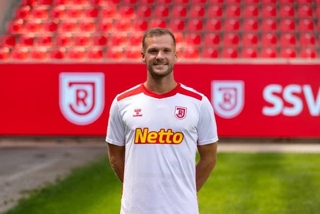 18.07.2024, Fussball, GER, Saison 2024 2025, 2.Liga,Pressetermin, SSV Jahn Regensburg Eric Hottmann; SSV Jahn Regensburg, 2. BL, Porträttermin 2024 2025 DFL REGULATIONS PROHIBIT ANY USE OF PHOTOGRAPHS AS IMAGE SEQUENCES AND OR QUASI-VIDEO. Regensburg Bayern Deutschland Jahnstadion Regensburg