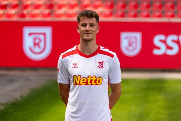 18.07.2024, Fussball, GER, Saison 2024 2025, 2.Liga,Pressetermin, SSV Jahn Regensburg Christian Viet; SSV Jahn Regensburg, 2. BL, Porträttermin 2024 2025 DFL REGULATIONS PROHIBIT ANY USE OF PHOTOGRAPHS AS IMAGE SEQUENCES AND OR QUASI-VIDEO. Regensburg Bayern Deutschland Jahnstadion Regensburg