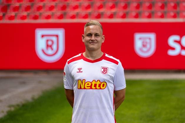 18.07.2024, Fussball, GER, Saison 2024 2025, 2.Liga,Pressetermin, SSV Jahn Regensburg Kai Pröger; SSV Jahn Regensburg, 2. BL, Porträttermin 2024 2025 DFL REGULATIONS PROHIBIT ANY USE OF PHOTOGRAPHS AS IMAGE SEQUENCES AND OR QUASI-VIDEO. Regensburg Bayern Deutschland Jahnstadion Regensburg