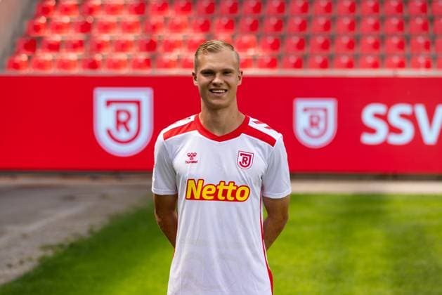 18.07.2024, Fussball, GER, Saison 2024 2025, 2.Liga,Pressetermin, SSV Jahn Regensburg Louis Breunig; SSV Jahn Regensburg, 2. BL, Porträttermin 2024 2025 DFL REGULATIONS PROHIBIT ANY USE OF PHOTOGRAPHS AS IMAGE SEQUENCES AND OR QUASI-VIDEO. Regensburg Bayern Deutschland Jahnstadion Regensburg