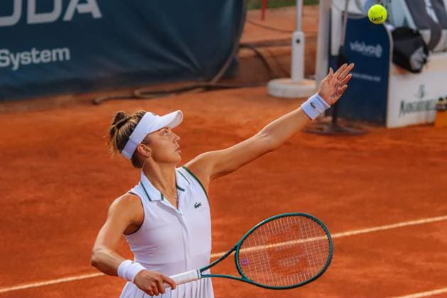 PLO 2024: Jaqueline Adina Cristian beats Lucia Bronzetti in Palermo Jaqueline Adina Cristian during the Women s Tennis Association match against Lucia Bronzetti (not pictured) at the Palermo Ladies Open 2024. Jaqueline Adina Cristian beats Lucia Bronzetti 6-3 6-2. Palermo Italy Copyright: AntonioxMelita