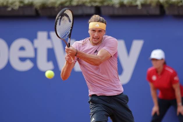 Tennis Herren ATP, Tennis Herren Tennis Herren Tour 500 European Open Hamburg, Hamburg Open ATP 500 2024 , 18.07.2024 , Alexander Zverev GER spielt eine Rückhand Copyright: FernandoxSoares