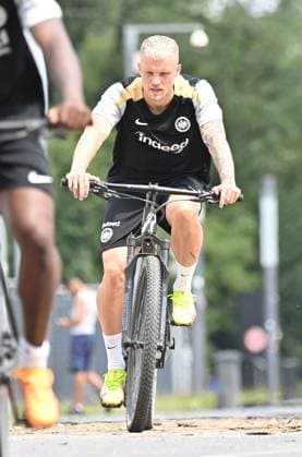 17.07.2024, xjrdrx, Fussball 1.Bundesliga, Eintracht Frankfurt Training emspor, v.l. Philipp Max (Eintracht Frankfurt) (DFL DFB REGULATIONS PROHIBIT ANY USE OF PHOTOGRAPHS as IMAGE SEQUENCES and or QUASI-VIDEO) Frankfurt am Main *** 17 07 2024, xjrdrx, Soccer 1 Bundesliga, Eintracht Frankfurt Training emspor, v l Philipp Max Eintracht Frankfurt DFL DFB REGULATIONS PROHIBIT ANY USE OF PHOTOGRAPHS as IMAGE SEQUENCES and or QUASI VIDEO Frankfurt am Main