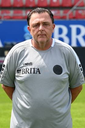 18.07.2024, xjhx, Fussball 3.Liga, SV Wehen Wiesbaden - Fototermin Saison 2024 25, Porträttermin 2024 2025 emspor, v.l. Betreuer Thorsten Conradi (DFL DFB REGULATIONS PROHIBIT ANY USE OF PHOTOGRAPHS as IMAGE SEQUENCES and or QUASI-VIDEO) Wiesbaden