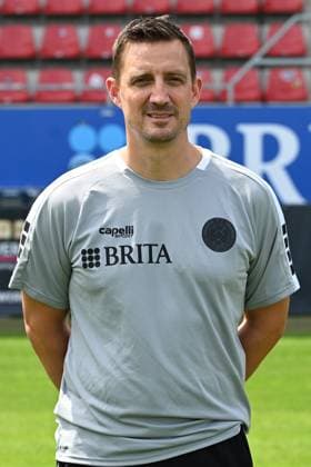 18.07.2024, xjhx, Fussball 3.Liga, SV Wehen Wiesbaden - Fototermin Saison 2024 25, Porträttermin 2024 2025 emspor, v.l. Mannschaftsarzt Dr. Michael Hoestermann (DFL DFB REGULATIONS PROHIBIT ANY USE OF PHOTOGRAPHS as IMAGE SEQUENCES and or QUASI-VIDEO) Wiesbaden