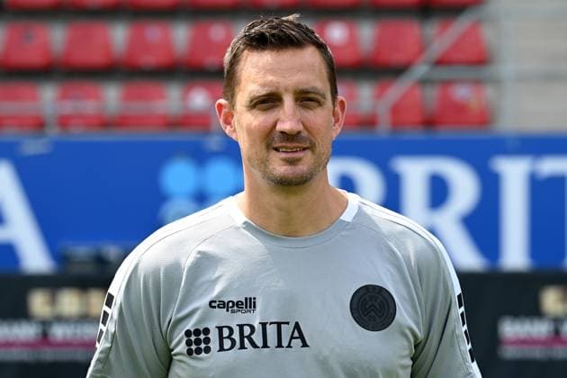 18.07.2024, xjhx, Fussball 3.Liga, SV Wehen Wiesbaden - Fototermin Saison 2024 25, Porträttermin 2024 2025 emspor, v.l. Mannschaftsarzt Dr. Michael Hoestermann (DFL DFB REGULATIONS PROHIBIT ANY USE OF PHOTOGRAPHS as IMAGE SEQUENCES and or QUASI-VIDEO) Wiesbaden
