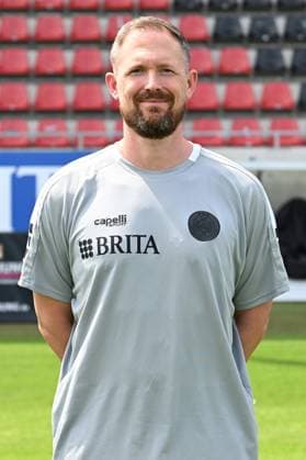 18.07.2024, xjhx, Fussball 3.Liga, SV Wehen Wiesbaden - Fototermin Saison 2024 25, Porträttermin 2024 2025 emspor, v.l. Athletik-Trainer Sebastian Wagener (DFL DFB REGULATIONS PROHIBIT ANY USE OF PHOTOGRAPHS as IMAGE SEQUENCES and or QUASI-VIDEO) Wiesbaden