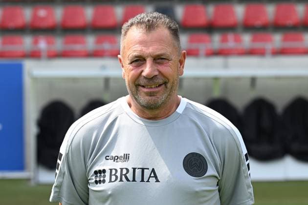 18.07.2024, xjhx, Fussball 3.Liga, SV Wehen Wiesbaden - Fototermin Saison 2024 25, Porträttermin 2024 2025 emspor, v.l. Betreuer Gerhard Eckel (DFL DFB REGULATIONS PROHIBIT ANY USE OF PHOTOGRAPHS as IMAGE SEQUENCES and or QUASI-VIDEO) Wiesbaden