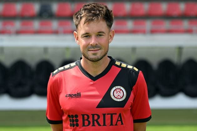 18.07.2024, xjhx, Fussball 3.Liga, SV Wehen Wiesbaden - Fototermin Saison 2024 25, Porträttermin 2024 2025 emspor, v.l. Thijmen Goppel (DFL DFB REGULATIONS PROHIBIT ANY USE OF PHOTOGRAPHS as IMAGE SEQUENCES and or QUASI-VIDEO) Wiesbaden