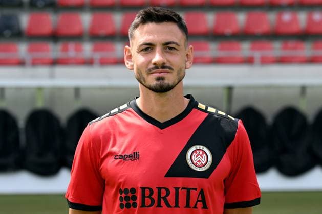 18.07.2024, xjhx, Fussball 3.Liga, SV Wehen Wiesbaden - Fototermin Saison 2024 25, Porträttermin 2024 2025 emspor, v.l. Nico Rieble (DFL DFB REGULATIONS PROHIBIT ANY USE OF PHOTOGRAPHS as IMAGE SEQUENCES and or QUASI-VIDEO) Wiesbaden