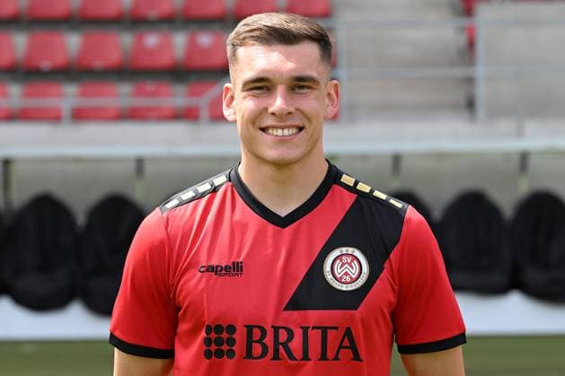 18.07.2024, xjhx, Fussball 3.Liga, SV Wehen Wiesbaden - Fototermin Saison 2024 25, Porträttermin 2024 2025 emspor, v.l. Marius Wegmann (DFL DFB REGULATIONS PROHIBIT ANY USE OF PHOTOGRAPHS as IMAGE SEQUENCES and or QUASI-VIDEO) Wiesbaden