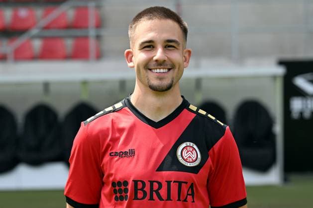 18.07.2024, xjhx, Fussball 3.Liga, SV Wehen Wiesbaden - Fototermin Saison 2024 25, Porträttermin 2024 2025 emspor, v.l. Amar Catic (DFL DFB REGULATIONS PROHIBIT ANY USE OF PHOTOGRAPHS as IMAGE SEQUENCES and or QUASI-VIDEO) Wiesbaden