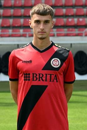 18.07.2024, xjhx, Fussball 3.Liga, SV Wehen Wiesbaden - Fototermin Saison 2024 25, Porträttermin 2024 2025 emspor, v.l. Justin Janitzek (DFL DFB REGULATIONS PROHIBIT ANY USE OF PHOTOGRAPHS as IMAGE SEQUENCES and or QUASI-VIDEO) Wiesbaden