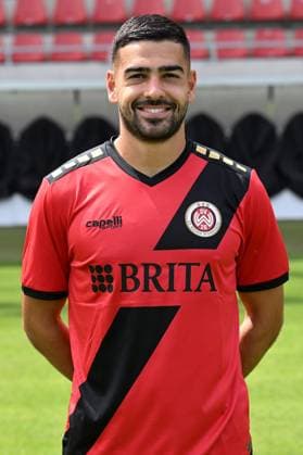 18.07.2024, xjhx, Fussball 3.Liga, SV Wehen Wiesbaden - Fototermin Saison 2024 25, Porträttermin 2024 2025 emspor, v.l. Tarik Gözüsirin (DFL DFB REGULATIONS PROHIBIT ANY USE OF PHOTOGRAPHS as IMAGE SEQUENCES and or QUASI-VIDEO) Wiesbaden