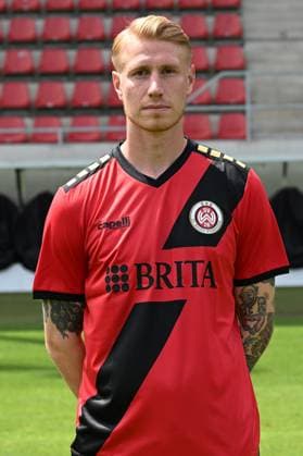 18.07.2024, xjhx, Fussball 3.Liga, SV Wehen Wiesbaden - Fototermin Saison 2024 25, Porträttermin 2024 2025 emspor, v.l. Bjarke Jacobsen (DFL DFB REGULATIONS PROHIBIT ANY USE OF PHOTOGRAPHS as IMAGE SEQUENCES and or QUASI-VIDEO) Wiesbaden