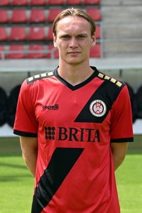 18.07.2024, xjhx, Fussball 3.Liga, SV Wehen Wiesbaden - Fototermin Saison 2024 25, Porträttermin 2024 2025 emspor, v.l. Ryan Johansson (DFL DFB REGULATIONS PROHIBIT ANY USE OF PHOTOGRAPHS as IMAGE SEQUENCES and or QUASI-VIDEO) Wiesbaden