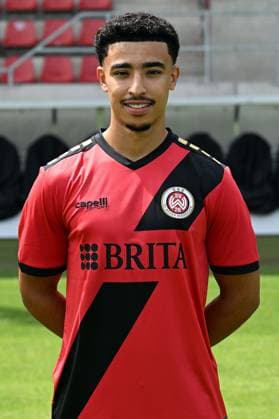 18.07.2024, xjhx, Fussball 3.Liga, SV Wehen Wiesbaden - Fototermin Saison 2024 25, Porträttermin 2024 2025 emspor, v.l. Nassim El Ouarti (DFL DFB REGULATIONS PROHIBIT ANY USE OF PHOTOGRAPHS as IMAGE SEQUENCES and or QUASI-VIDEO) Wiesbaden