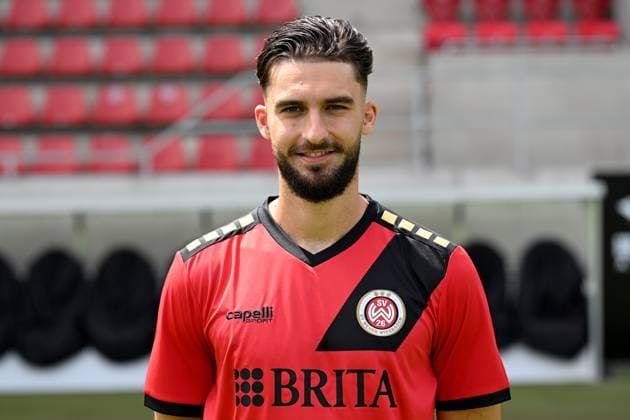 18.07.2024, xjhx, Fussball 3.Liga, SV Wehen Wiesbaden - Fototermin Saison 2024 25, Porträttermin 2024 2025 emspor, v.l. Nikolas Agrafiotis (DFL DFB REGULATIONS PROHIBIT ANY USE OF PHOTOGRAPHS as IMAGE SEQUENCES and or QUASI-VIDEO) Wiesbaden