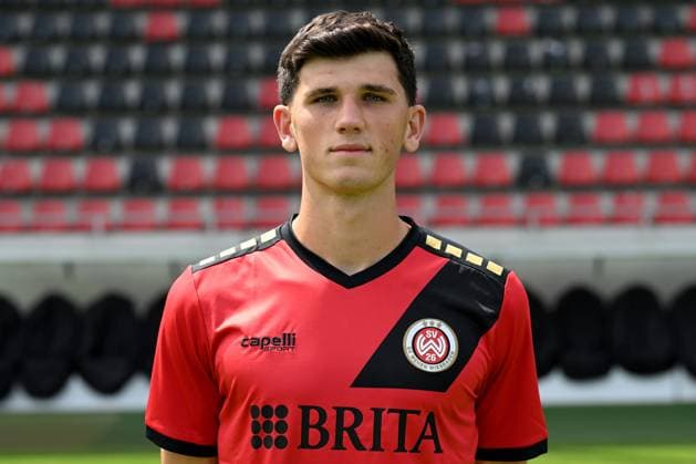 18.07.2024, xjhx, Fussball 3.Liga, SV Wehen Wiesbaden - Fototermin Saison 2024 25, Porträttermin 2024 2025 emspor, v.l. Moritz Flotho (DFL DFB REGULATIONS PROHIBIT ANY USE OF PHOTOGRAPHS as IMAGE SEQUENCES and or QUASI-VIDEO) Wiesbaden