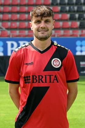 18.07.2024, xjhx, Fussball 3.Liga, SV Wehen Wiesbaden - Fototermin Saison 2024 25, Porträttermin 2024 2025 emspor, v.l. Gino Fechner (DFL DFB REGULATIONS PROHIBIT ANY USE OF PHOTOGRAPHS as IMAGE SEQUENCES and or QUASI-VIDEO) Wiesbaden