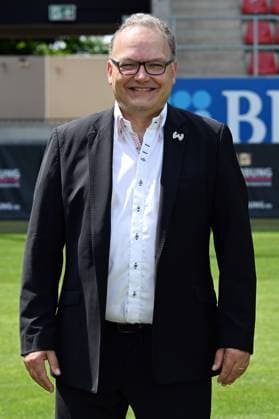 18.07.2024, xjhx, Fussball 3.Liga, SV Wehen Wiesbaden - Fototermin Saison 2024 25, Porträttermin 2024 2025 emspor, v.l. Geschaeftsfuehrer Nico Schaefer (SV Wehen Wiesbaden) (DFL DFB REGULATIONS PROHIBIT ANY USE OF PHOTOGRAPHS as IMAGE SEQUENCES and or QUASI-VIDEO) Wiesbaden