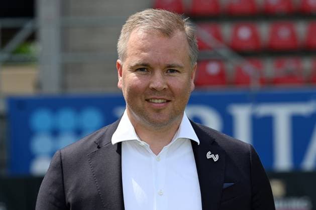 18.07.2024, xjhx, Fussball 3.Liga, SV Wehen Wiesbaden - Fototermin Saison 2024 25, Porträttermin 2024 2025 emspor, v.l. Geschäftsführer Finanzen Paul Specht (DFL DFB REGULATIONS PROHIBIT ANY USE OF PHOTOGRAPHS as IMAGE SEQUENCES and or QUASI-VIDEO) Wiesbaden