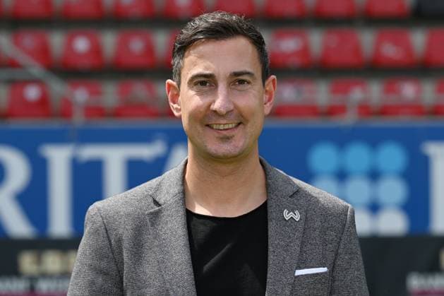 18.07.2024, xjhx, Fussball 3.Liga, SV Wehen Wiesbaden - Fototermin Saison 2024 25, Porträttermin 2024 2025 emspor, v.l. Geschäftsleitung Strategie & Unternehmensentwicklung Markus Klepzig (DFL DFB REGULATIONS PROHIBIT ANY USE OF PHOTOGRAPHS as IMAGE SEQUENCES and or QUASI-VIDEO) Wiesbaden