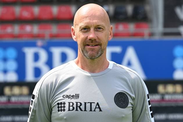 18.07.2024, xjhx, Fussball 3.Liga, SV Wehen Wiesbaden - Fototermin Saison 2024 25, Porträttermin 2024 2025 emspor, v.l. Co-Trainer Frank Steinmetz (DFL DFB REGULATIONS PROHIBIT ANY USE OF PHOTOGRAPHS as IMAGE SEQUENCES and or QUASI-VIDEO) Wiesbaden