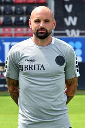 18.07.2024, xjhx, Fussball 3.Liga, SV Wehen Wiesbaden - Fototermin Saison 2024 25, Porträttermin 2024 2025 emspor, v.l. Co-Trainer Analyse Giuliano Modica (DFL DFB REGULATIONS PROHIBIT ANY USE OF PHOTOGRAPHS as IMAGE SEQUENCES and or QUASI-VIDEO) Wiesbaden