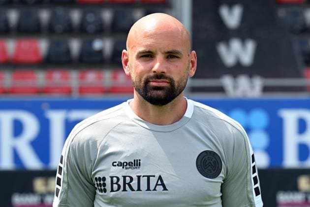 18.07.2024, xjhx, Fussball 3.Liga, SV Wehen Wiesbaden - Fototermin Saison 2024 25, Porträttermin 2024 2025 emspor, v.l. Co-Trainer Analyse Giuliano Modica (DFL DFB REGULATIONS PROHIBIT ANY USE OF PHOTOGRAPHS as IMAGE SEQUENCES and or QUASI-VIDEO) Wiesbaden