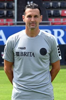 18.07.2024, xjhx, Fussball 3.Liga, SV Wehen Wiesbaden - Fototermin Saison 2024 25, Porträttermin 2024 2025 emspor, v.l. Torwart-Trainer Marjan Petkovic (DFL DFB REGULATIONS PROHIBIT ANY USE OF PHOTOGRAPHS as IMAGE SEQUENCES and or QUASI-VIDEO) Wiesbaden