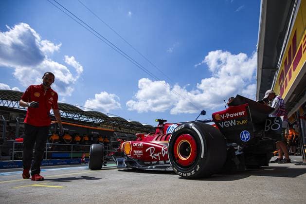 55 SAINZ Carlos (spa), Scuderia Ferrari SF-24, action during the Formula 1 Hungarian Grand Prix 2024, 13th round of the 2024 Formula One World Championship, WM, Weltmeisterschaft from July 19 to 21, 2024 on the Hungaroring, in Mogyorod, Hungary - F1 - HUNGARIAN GRAND PRIX 2024 DPPI Panoramic  240719_R13_UNGHERIA_DP_EA013901