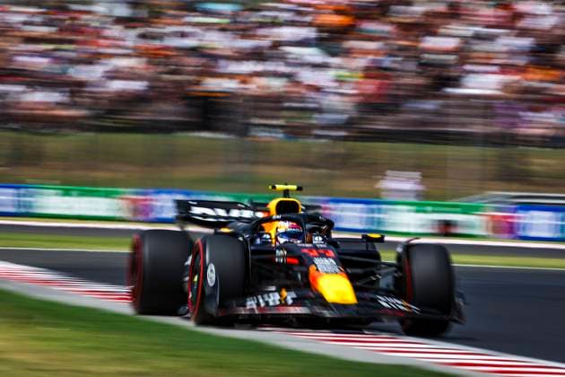 11 PEREZ Sergio (mex), Red Bull Racing RB20, action during the Formula 1 Hungarian Grand Prix 2024, 13th round of the 2024 Formula One World Championship, WM, Weltmeisterschaft from July 19 to 21, 2024 on the Hungaroring, in Mogyorod, Hungary - F1 - HUNGARIAN GRAND PRIX 2024 DPPI Panoramic  240719_R13_UNGHERIA_DP_AV3_7212