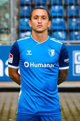 Baris Atik, 1. FC Magdeburg - 2. Fussball Bundesliga Porträttermin 2. BL 2024 2025 offizieller Fototermin 1. FC Magdeburg in der Avnet Arena in Magdeburg - Porträt, Portrait, Einzelbild, Deutschland, Fussball, Maenner, GER, 18.07.2024