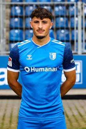 Eldin Dzogovic, 1. FC Magdeburg - 2. Fussball Bundesliga Porträttermin 2. BL 2024 2025 offizieller Fototermin 1. FC Magdeburg in der Avnet Arena in Magdeburg - Porträt, Portrait, Einzelbild, Deutschland, Fussball, Maenner, GER, 18.07.2024