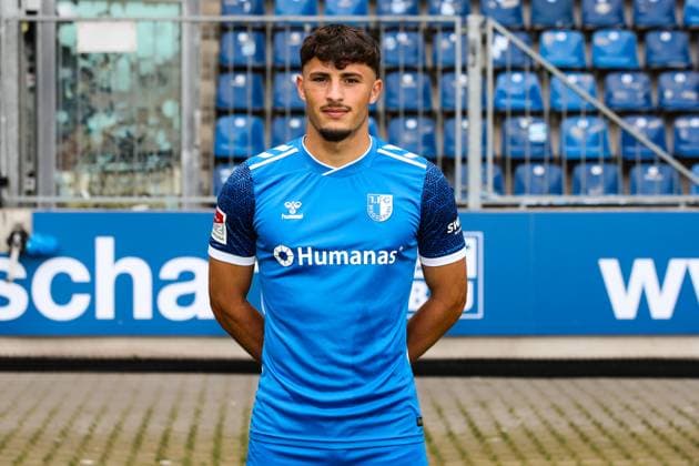Eldin Dzogovic, 1. FC Magdeburg - 2. Fussball Bundesliga Porträttermin 2. BL 2024 2025 offizieller Fototermin 1. FC Magdeburg in der Avnet Arena in Magdeburg - Porträt, Portrait, Einzelbild, Deutschland, Fussball, Maenner, GER, 18.07.2024
