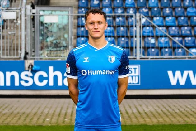 Martijn Kaars, 1. FC Magdeburg - 2. Fussball Bundesliga Porträttermin 2. BL 2024 2025 offizieller Fototermin 1. FC Magdeburg in der Avnet Arena in Magdeburg - Porträt, Portrait, Einzelbild, Deutschland, Fussball, Maenner, GER, 18.07.2024