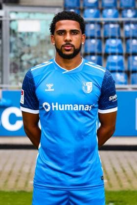 Xavier Amaechi, 1. FC Magdeburg - 2. Fussball Bundesliga Porträttermin 2. BL 2024 2025 offizieller Fototermin 1. FC Magdeburg in der Avnet Arena in Magdeburg - Porträt, Portrait, Einzelbild, Deutschland, Fussball, Maenner, GER, 18.07.2024